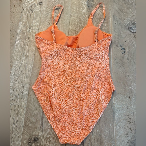 MICHAEL MICHAEL KORS Nectarine One Piece Slimming Crossover swimsuit size 10 EUC - Picture 3 of 6